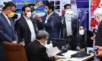 ژست‌های احمدی‌نژاد هنگام ثبت‌نام در انتخابات