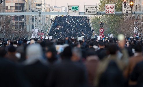 انتقاد مطهری از مکان تشییع سردار سلیمانی