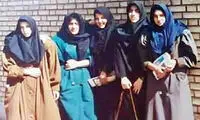 تیپ و استایل جوانان قدیم؛ کاپشن خلبانی و شلوار پاچه گشاد