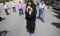 اقدام فاطمه هاشمی در بدرقه مهدی +عکس