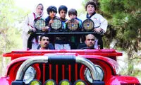 نمایش مردمی «قهرمانان کوچک»
