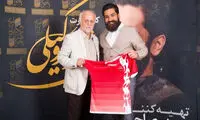 پیراهن پرسپولیس به علی زندوکیلی تقدیم شد