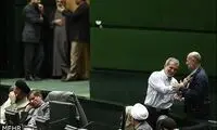 عکس: خوش و بش جالب دو نماینده‬