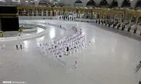 اقامه نماز در کنار کعبه با حفظ فاصله اجتماعی