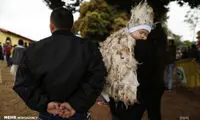پوشیدن پَر حیوانات برای شفای بیماران