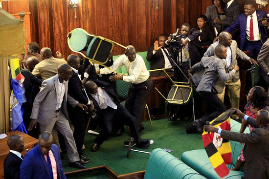 درگیری فیزیکی نمایندگان در مجلس اوگاندا