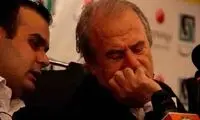خوابیدن دنیزلی در کنفرانس خبری! + عکس