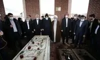 حضور رئیسی بر مزار میرزا کوچک‌خان