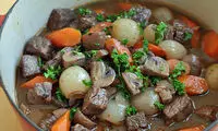 طرز تهیه بوف بورگینیون؛ غذای سنتی فرانسوی