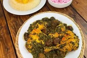 خورشت مرغ و گشنیز؛ ساده، خوشمزه و کم‌هزینه