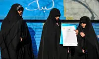 عکس: نامه خواهران بسیجی به اولاند