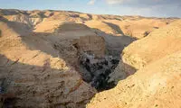 کلیسایی باستانی در دل کوهستان +عکس