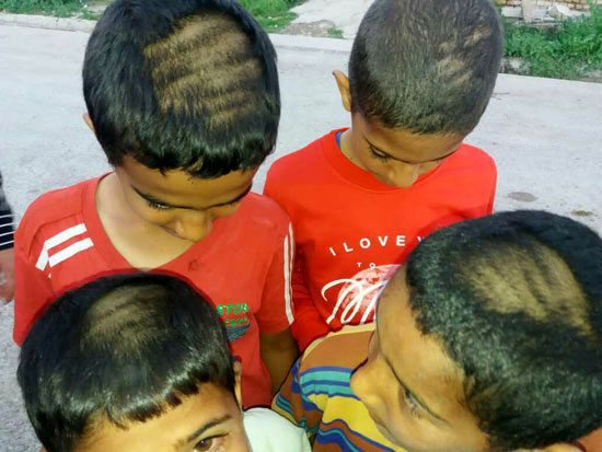 تراشیدن موی سر دانش آموزان هنوز از مُد نیفتاده!
