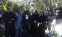 فریده شجاعی و همسر حجازی بر سر مزار مظلومی