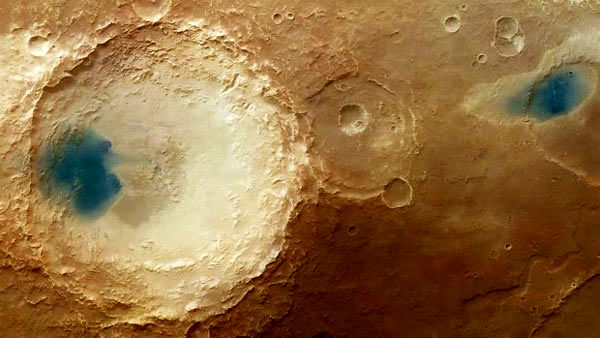 آیا این لکه ها در سطح مریخ، آب هستند؟!