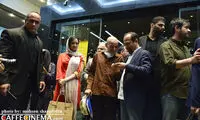 عکس سلفی اصغر فرهادی با پیرمرد بیمار