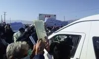 استقبال مردم از رئیس جمهور در فرودگاه یاسوج