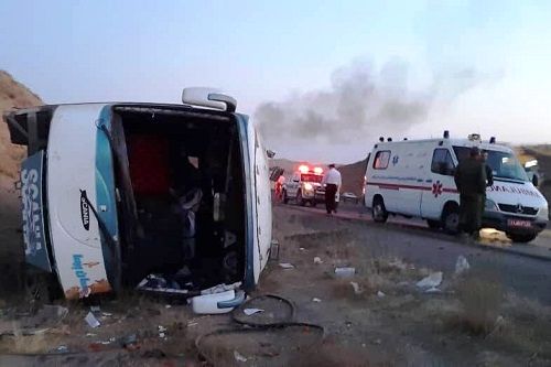 واژگونی اتوبوس در یزد ۱۹ زخمی بر جا گذاشت