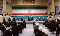 لحظه اعطای حکم تنفیذ ریاست‌جمهوری به رئیسی