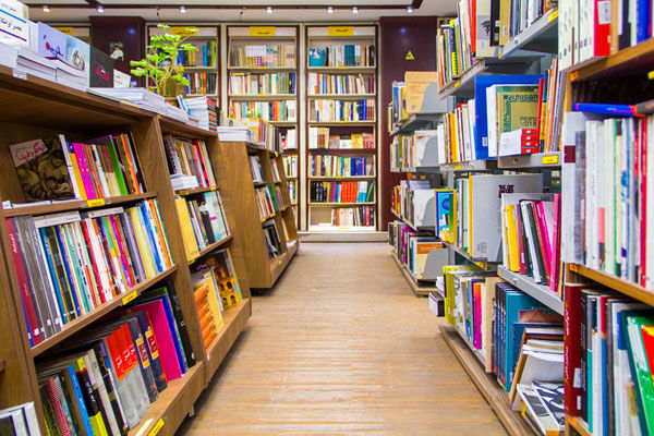 چرا کتابفروشی‌ها، کباب فروشی می‌شوند؟!