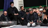 احمدی‌نژاد در مراسم شام غریبان با حضور رهبری