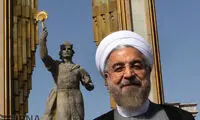 عکس: نثار گل روحانی به اسماعیل سامانی
