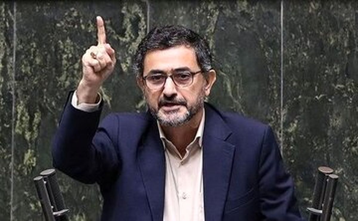   تصویر عجیبی که نماینده تهران روی میزش قرار داد 