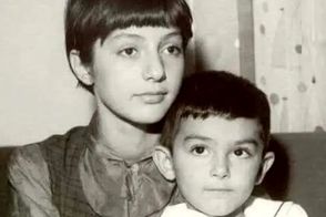 عکس یادگاری «گوگوش» 17 ساله با مادرشوهرش در روز عروسی