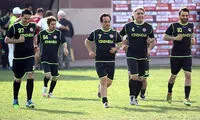 عکس: پرسپولیس هنرمندان را گلباران کرد