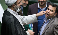 عکس: شوخی رسایی در صحن مجلس