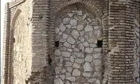 تزئین برج سلجوقی با سرنگ و سیگار!