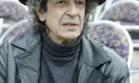 پسر جمشید مشایخی در مراسم تشییع پدرش