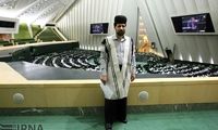 پوشش متفاوت یک نماینده مجلس