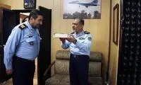 استقبال گرم فرمانده نیروی هوایی از جایگزین خود