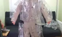 پوشیدن لباس ساخته شده توسط زباله ها