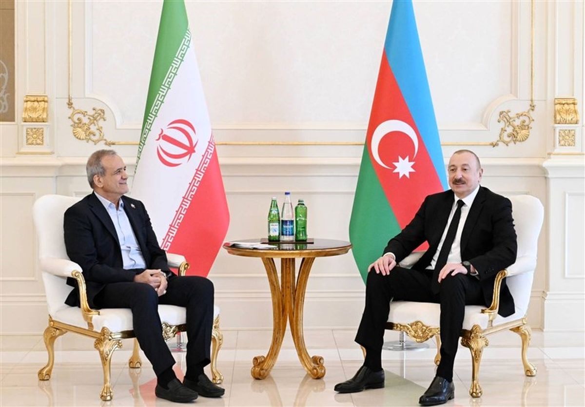 دیدار پزشکیان و علی اف در نشست سران اکو