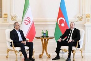 دیدار پزشکیان و علی اف در نشست سران اکو