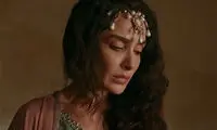 شما برای معاویه حرص می‌خورید، اما مردم درگیر مادر او شده‌اند