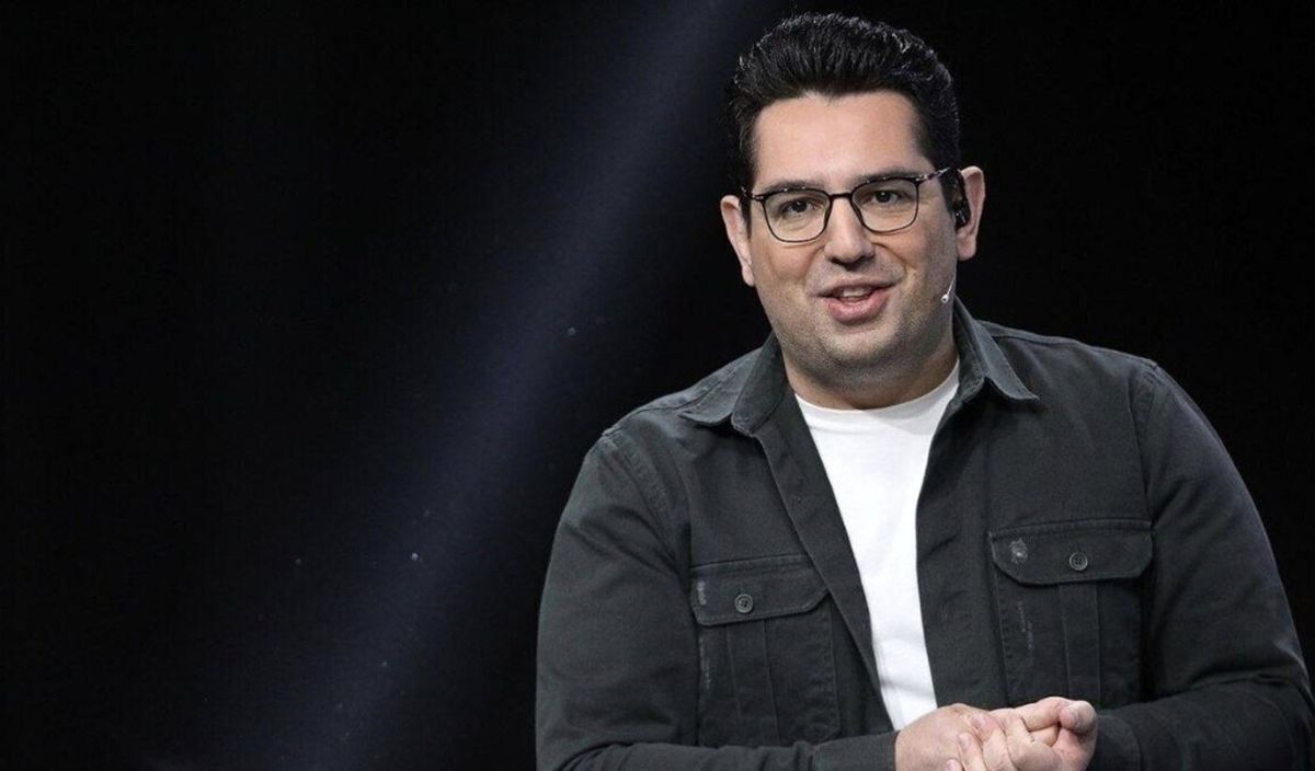 عجز مجری پرادعای صداوسیما در معرفی بازیکنان!