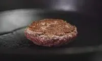 پخت عجیب‌ترین همبرگر تاریخ توسط آشپز ایرانی!