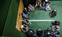 درباره عکسی که از یک نماینده در صحن مجلس وایرال شد