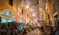 تصاویر عجیب از یک فشن شو در بازار وکیل شیراز!
