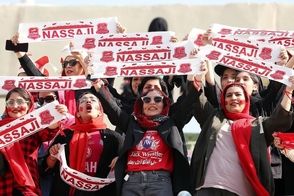 پایکوبی دختران هوادار نساجی با آهنگ مازنی