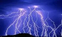تصاویری از برخورد وحشتناک صاعقه به چتر
