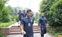 تمرین تیم ملی فوتبال ایران کنار استخر سنگی 