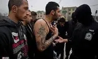حمله وحشیانه چند اراذل به خودرو ۲۰۶ با قمه