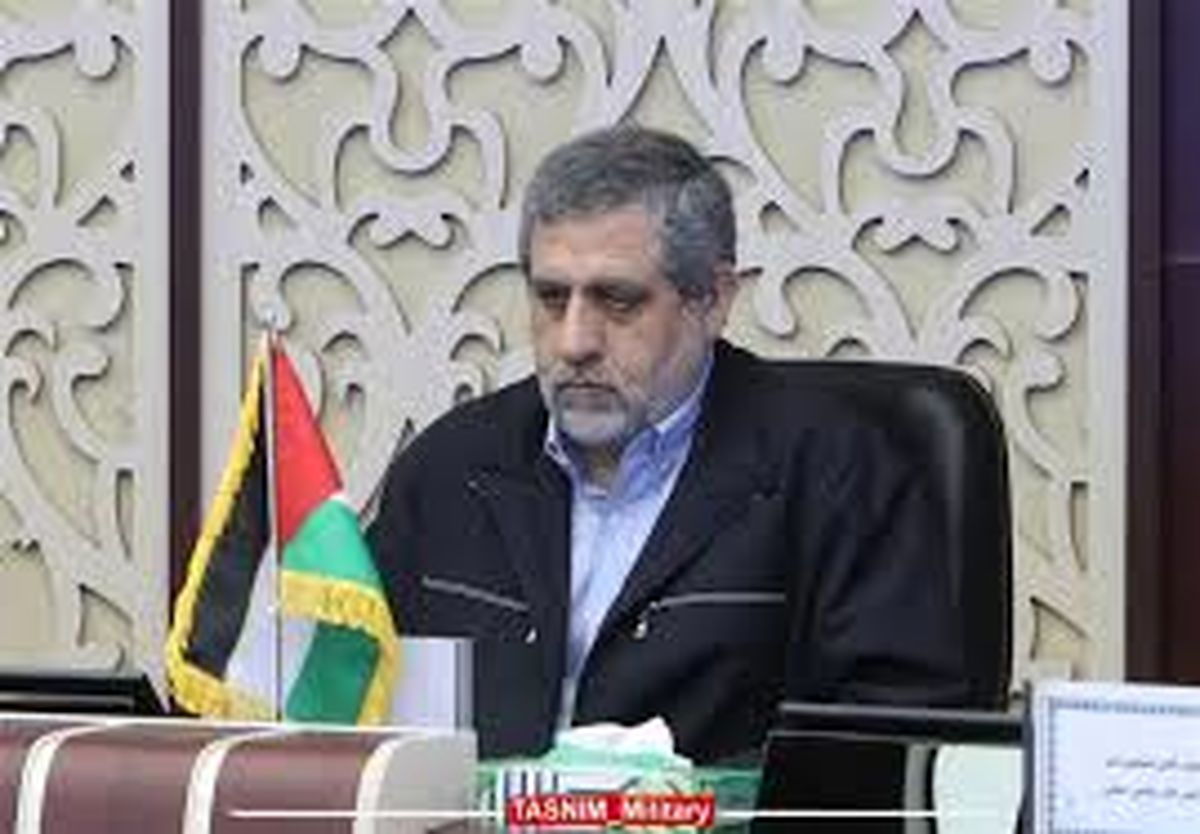 ‌تصویر فرمانده شهید ایرانی در کنار کوادکوپتر ساقط شده اسرائیل