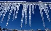 عکسی جالب از قندیل یخی ۶ متری در مرند
