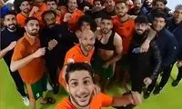 جشن مسی‌ها در رختکن پس از شکست دادن استقلال