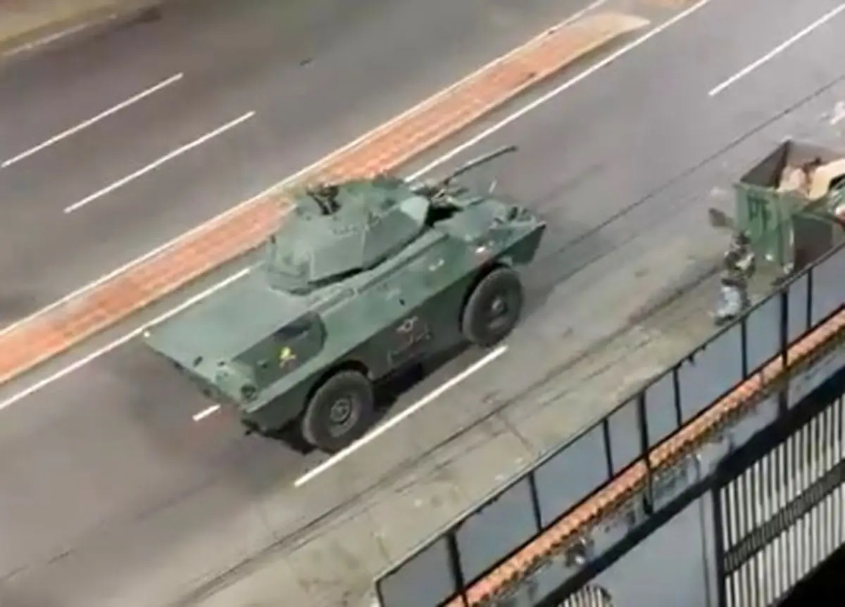 نفربرهای زرهی در اطراف کاخ ریاست جمهوری ونزوئلا